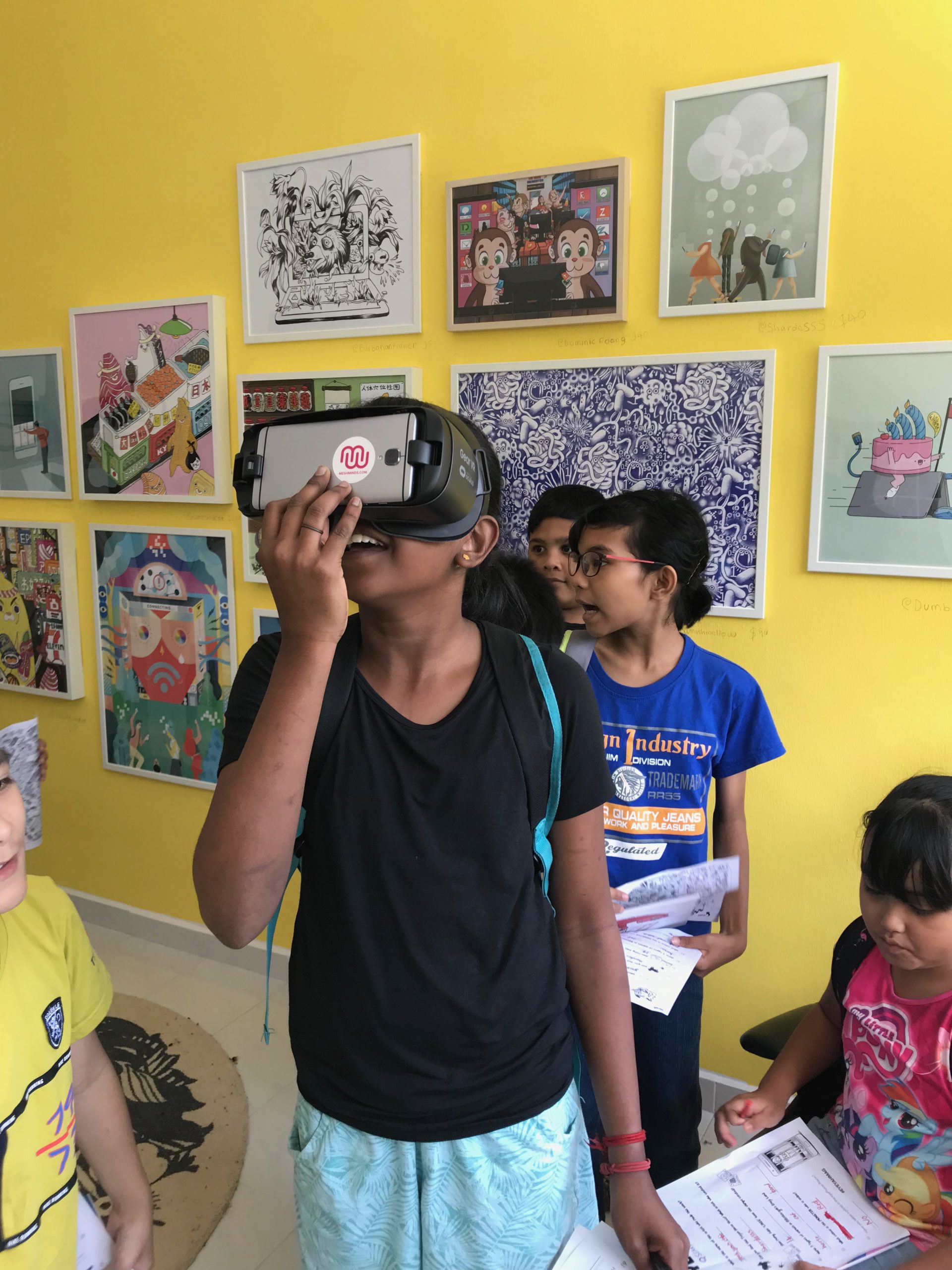 Exploring virtual reality with EYEYAH!